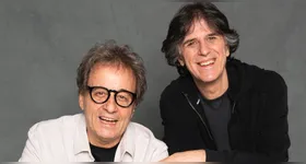 Em formato acústico e intimista, o show celebra mais de quatro décadas de carreira de Kleiton & Kledir
