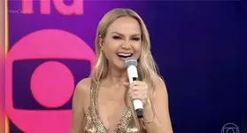 A apresentadora jogou a beleza natural para jogo durante passeio pelos EUA.