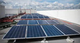 Uso de energia solar e tecnologias inteligentes impulsionam modernização do setor da construção civil no Brasil.