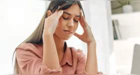 Especialista compartilha 7 dicas para aliviar e controlar as crises de enxaqueca.