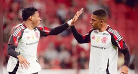 Imagem ilustrativa da notícia Flamengo atropela Inter e mantém liderança do Brasileirão