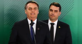 Flávio fez uma ligação para Bolsonaro e transmitiu durante um ato realizado no Rio de Janeiro.