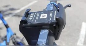 Criminosos estão aplicando golpes em patinetes elétricos usando QR Codes falsos.