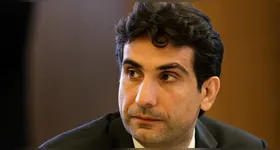 Gabriel Galípolo defende a gestão pública do Pix durante evento no Rio e alerta para riscos de conflitos de interesse em caso de privatização.