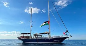 O barco, que está se aproximando de Gaza, leva 12 ativistas, entre eles um brasileiro.