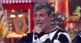 Alexandre Frota se emocionou durante o programa "Domingão com Huck" neste domingo (8).