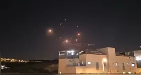 Irã disparou mísseis em direção a Israel, que retaliou.