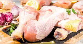 Os preços da carne de frango começaram julho em queda na maior parte das regiões brasileiras.