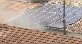 Em imagens que circulam nas redes sociais, é possível notar uma nuvem de fumaça em uma residência.