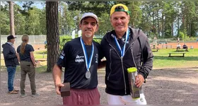 Mauro à esquerda na foto