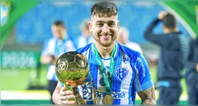 Volante João Vieira durante sua trajetória no Paysandu