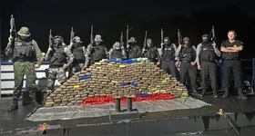 Durante a ação, os agentes prenderam cinco pessoas suspeitas de integrarem o esquema criminoso, sendo dois brasileiros e três peruanos.