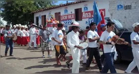 Junior Cabrali e Mestre Come Barro retomam a tradição da rabeca em Quatipuru, fortalecendo os saberes da Marujada com novas gerações.