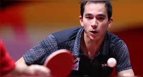 Hugo Calderano comemora a vitória sobre Wen Ruibo e avança às oitavas do Europe Smash 2025 em Malmö.
