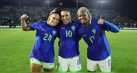 Marta, Dudinha e Jhonson foram as novidades da lista final de Arthur Elias.