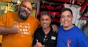 Alex Dias (centro) no CharlaPod