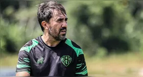 Técnico Luizinho Lopes caiu no segundo clube já dentro da Série B