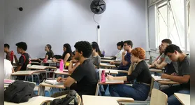 Órgãos como o Instituto Nacional do Seguro Social (INSS) e Agência Nacional de Transportes Terrestres (ANTT) ofertam vagas com salários atrativos.
