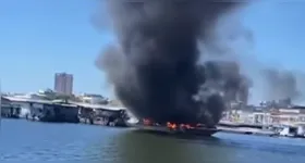 O problema teria sido causado durante trabalhos de solda realizados na lancha. Até o momento, não há informações sobre feridos ou vítimas no incidente.
