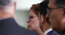 De acordo com as investigações, Zambelli foi a autora intelectual da invasão para emissão de um mandato falso de prisão contra Alexandre de Moraes.
