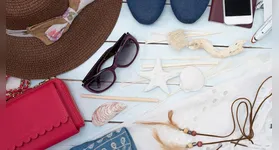 Tendências de moda do verão: aposte em um estilo leve e tropical.