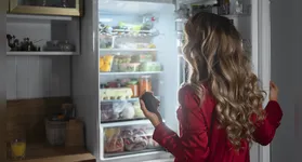 Descubra a verdade sobre o consumo de energia da geladeira.