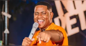 Cantor Netto Brito estava no ônibus durante o acidente; quatro pessoas morreram.