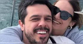 Eles oficializaram o relacionamento em publicações do dia dos namorados