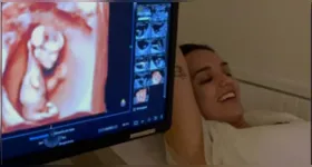 A mamãe também destacou que ela e a filha ainda têm "uma jornada juntas" pela frente, mas garantiu que celebra cada dia dessa experiência única.