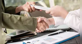 Imagem ilustrativa da notícia Comece ganhando mais de R$ 20 mil: as profissões com os maiores salários iniciais