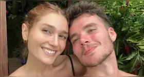 Casal está de férias em Fernando de Noronha