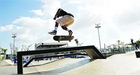 Atletas aproveitaram a estrutura do parque em voltas e manobras de skate