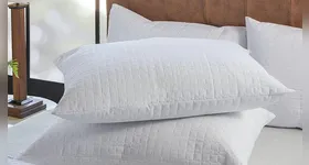 Descubra truques simples e eficazes para devolver o branco dos seus travesseiros de forma definitiva.