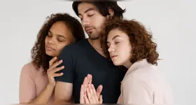 Alguns signos costumam construir diferentes conexões afetivas e amorosas ao mesmo tempo