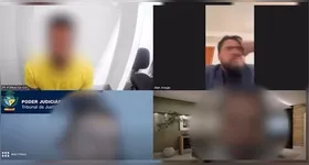 Após o incidente, o advogado tenta retomar a postura e seguir com o procedimento como se nada tivesse acontecido