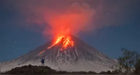 A formação localizada no monte Kliutchevskaia é conhecida por suas erupções que afetam moradores da região.