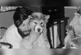 Dennis "Tink" Bell morreu durante uma expedição de levantamento geológico realizada para o Serviço de Dependências das Ilhas Malvinas (FIDS)