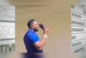 O jornalista fazia a passagem descrevendo o caso e entrou no rio na intenção de mostrar às pessoas o quanto o local é fundo.