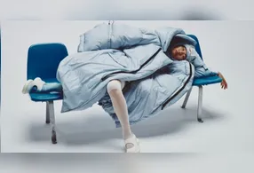 O traje combina tecnologia moderna e conforto para seus usuários.