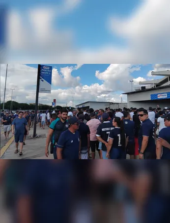 Longas filas se formam todo jogo do Remo em casa