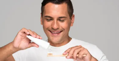 Imagem ilustrativa da imagem Saiba como limpar a escova de dente do jeito certo