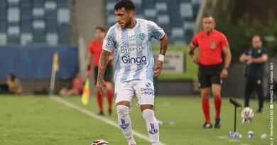 Imagem ilustrativa da notícia: Petterson volta a ganhar chance no Paysandu e Claudinei avalia
