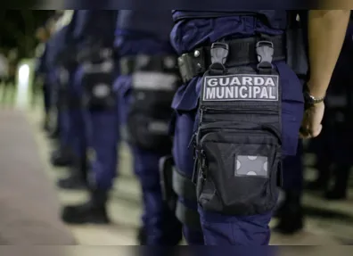 O salário inicial previsto é de aproximadamente R$ 1.700,00.