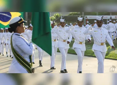 A Marinha do Brasil abre inscrições para 400 vagas no concurso do Corpo Auxiliar de Praças.
