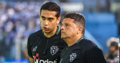 Claudinei não gostou do que viu no início da equipe e nem da atuação do árbitro
