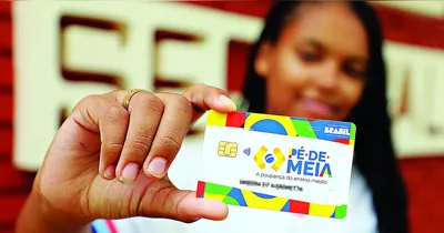 O Pé-de-Meia funciona como uma poupança para promover a permanência e a conclusão escolar de estudantes.