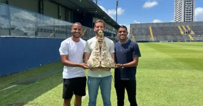 Imagem de Nossa Senhora de Nazaré visitou o Clube do Remo antes de decisão na Série B neste sábado (9).