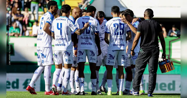 Imagem ilustrativa da notícia Paysandu tenta escapar do perigo, mas repete erros antigos