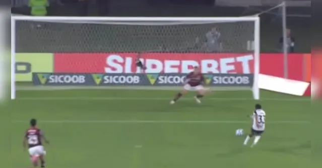 Imagem ilustrativa da notícia VÍDEO: Lateral do Flamengo revela "truque" que evitou gol de Rony