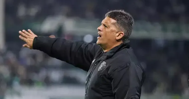 Imagem ilustrativa da notícia Técnico valoriza empate do Paysandu: 'Essa equipe não aceita derrota'